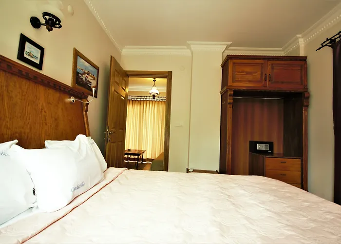 Hotel Cundavilla & 2*