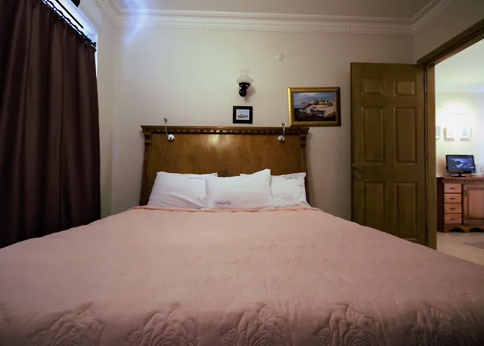 Hotel Cundavilla & 2*