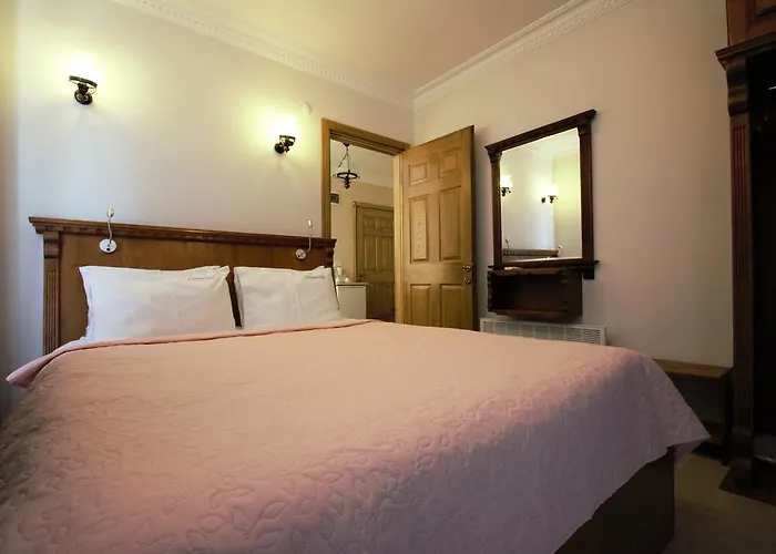 Cundavilla & Hotel 2*